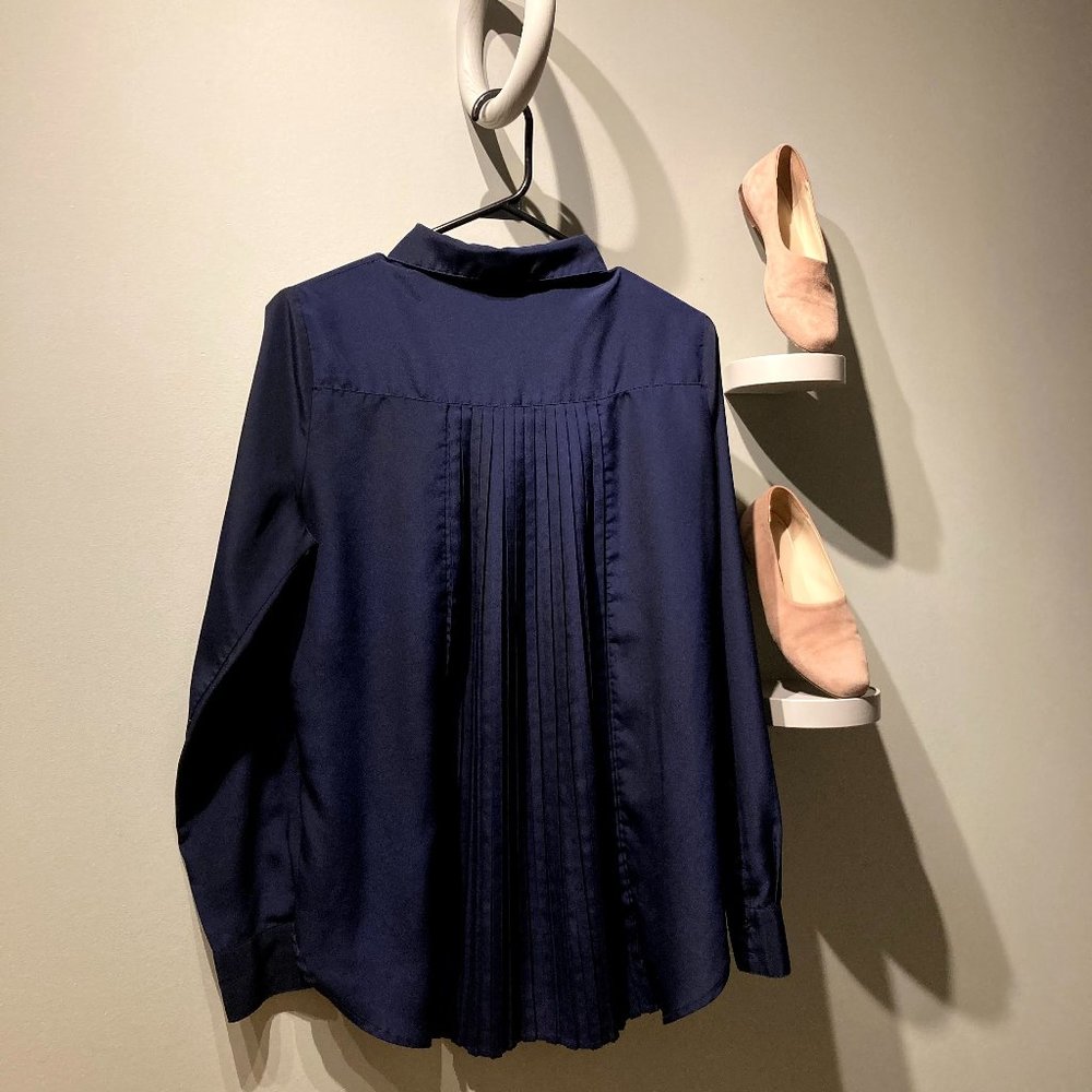 ANONYME SANS TOI — Navy Button Front Pleat Blouse